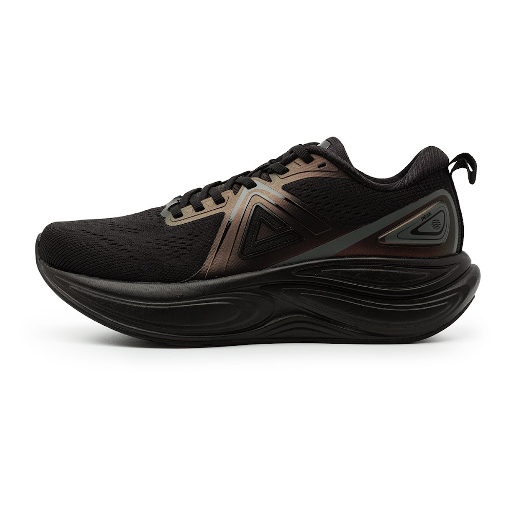 SPORTS SHOES