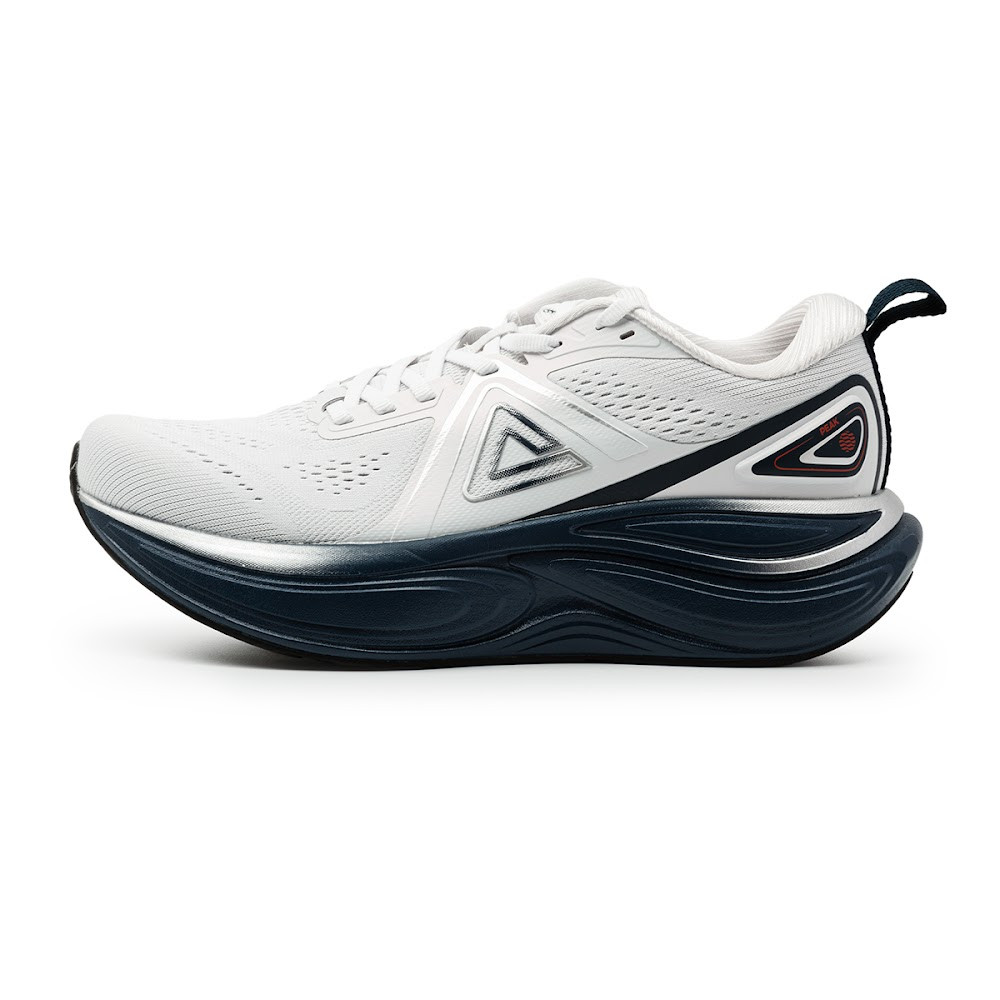 SPORTS SHOES